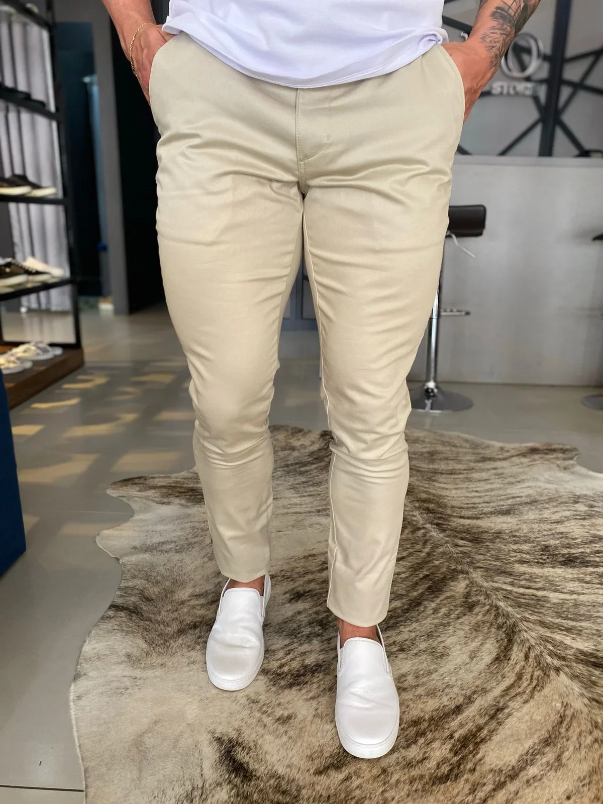 Calça online sarja areia