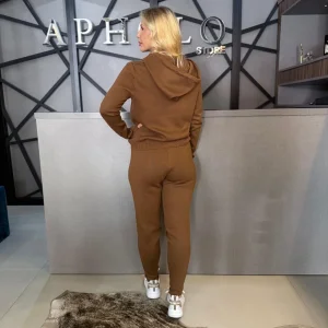 CALÇA FEMININA ALPELO RETIL ILHOS COM PEDRARIAS MARROM GANACHE - Apholo ...