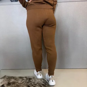 CALÇA FEMININA ALPELO RETIL ILHOS COM PEDRARIAS MARROM GANACHE - Apholo ...