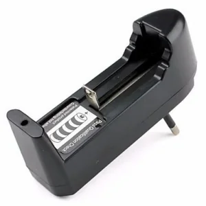 Carregador Bivolt Bateria Lanterna 3,7v/AA/AAA 110 ~ 220v