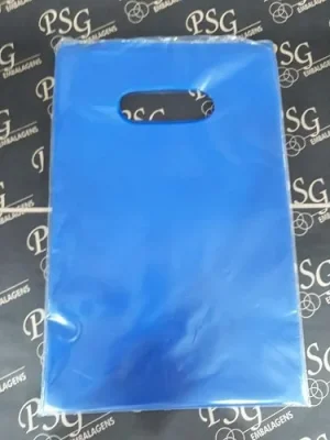 Sacola Plástica Alça Vazada P 20x30 - Azul