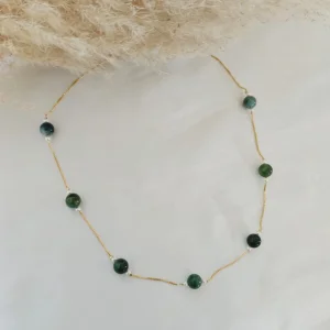 Colar Pérolas e Pedra Natural - <strong>Quartzo Verde</strong>