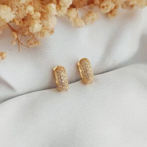 Argola Click Cravejada de Zircônias P - <strong>Dourado</strong>