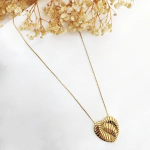 Colar Coração Vazado Texturizado 45cm - <strong>Dourado</strong>