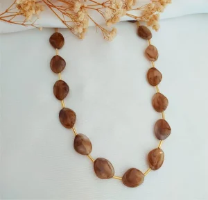 Colar Pedra de Resina Marrom - <strong>Dourado</strong>