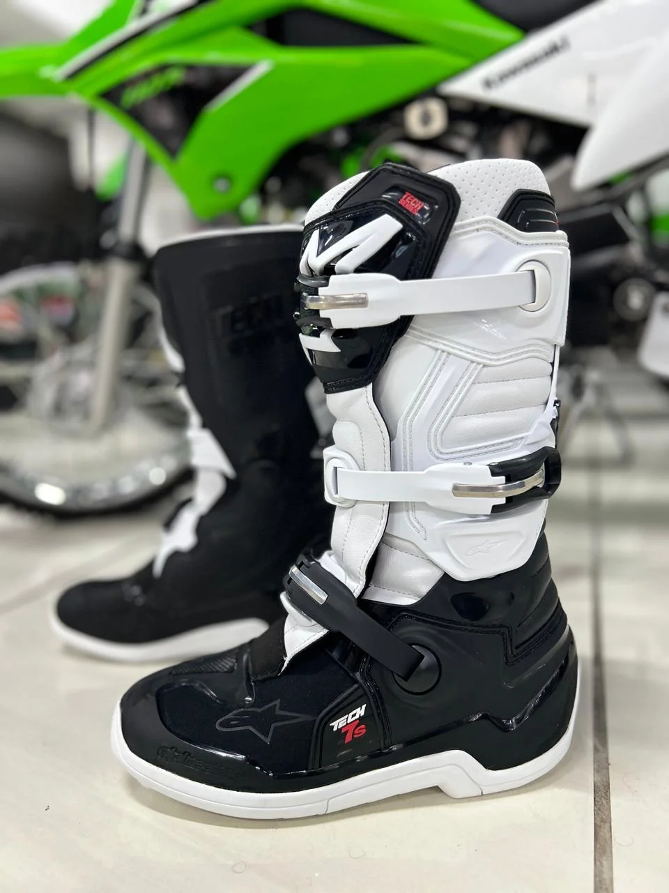 Bota Alpinestars Tech 7S Infantil Preto/Branco - Spinelli Motos