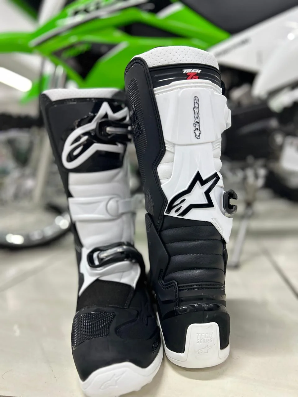 Bota Alpinestars Tech 7S Infantil Preto/Branco - Spinelli Motos
