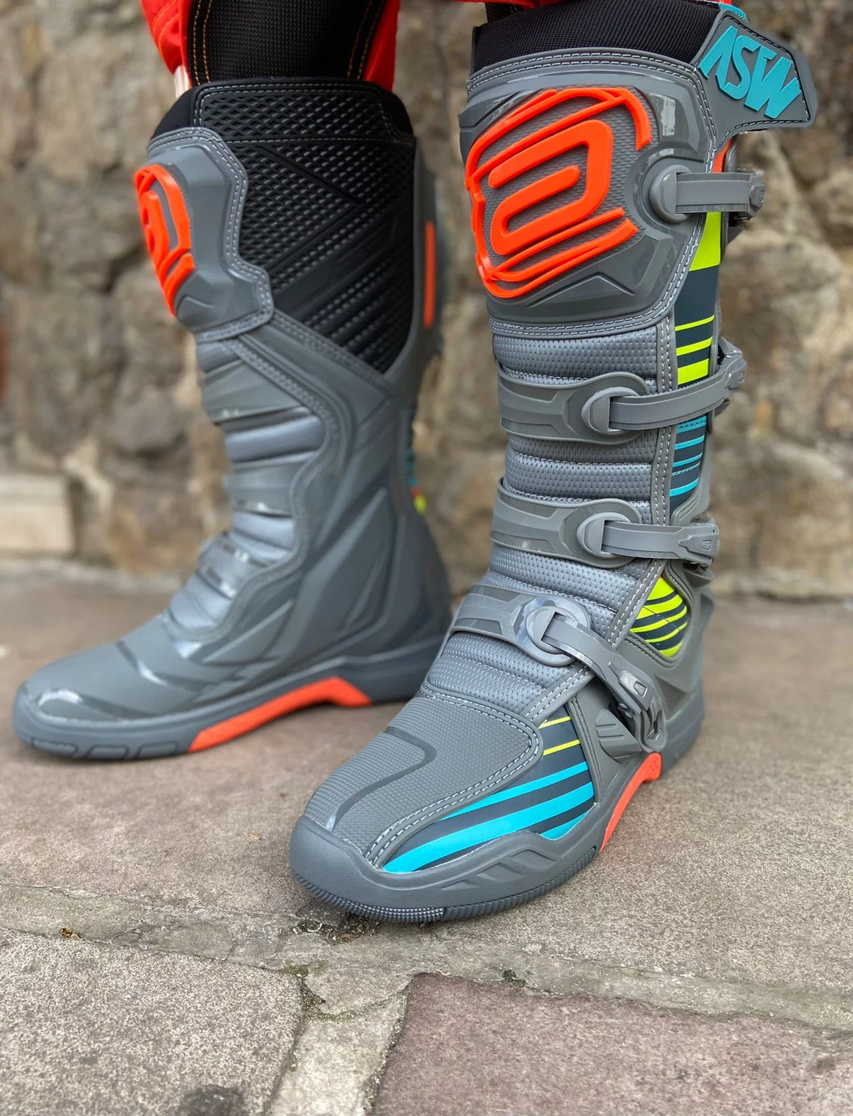 Bota ASW Elevate Chumbo Laranja Amarelo Fluor Spinelli Motos