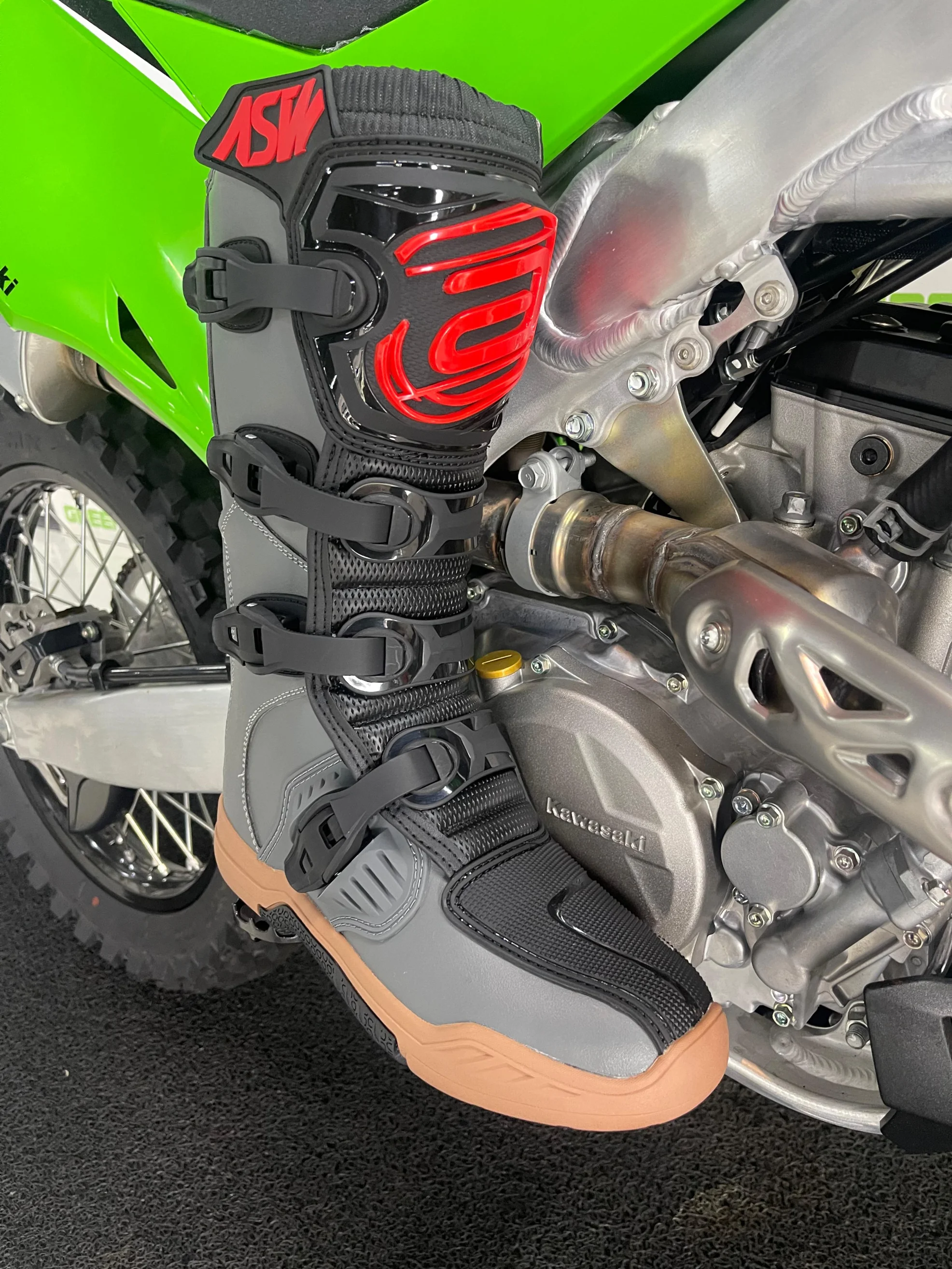 Bota ASW Image Enduro Preto(frente)/Cinza/Vermelho - Spinelli