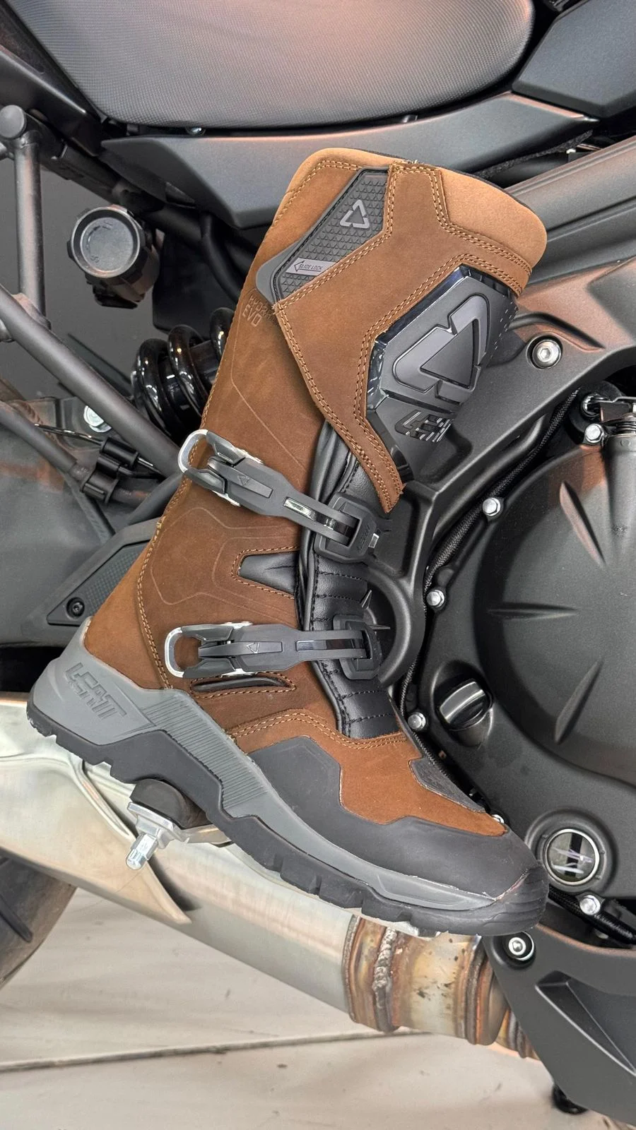Bota Leatt Adventure Hydradri 7.5 Desert (Areia) - Spinelli Motos