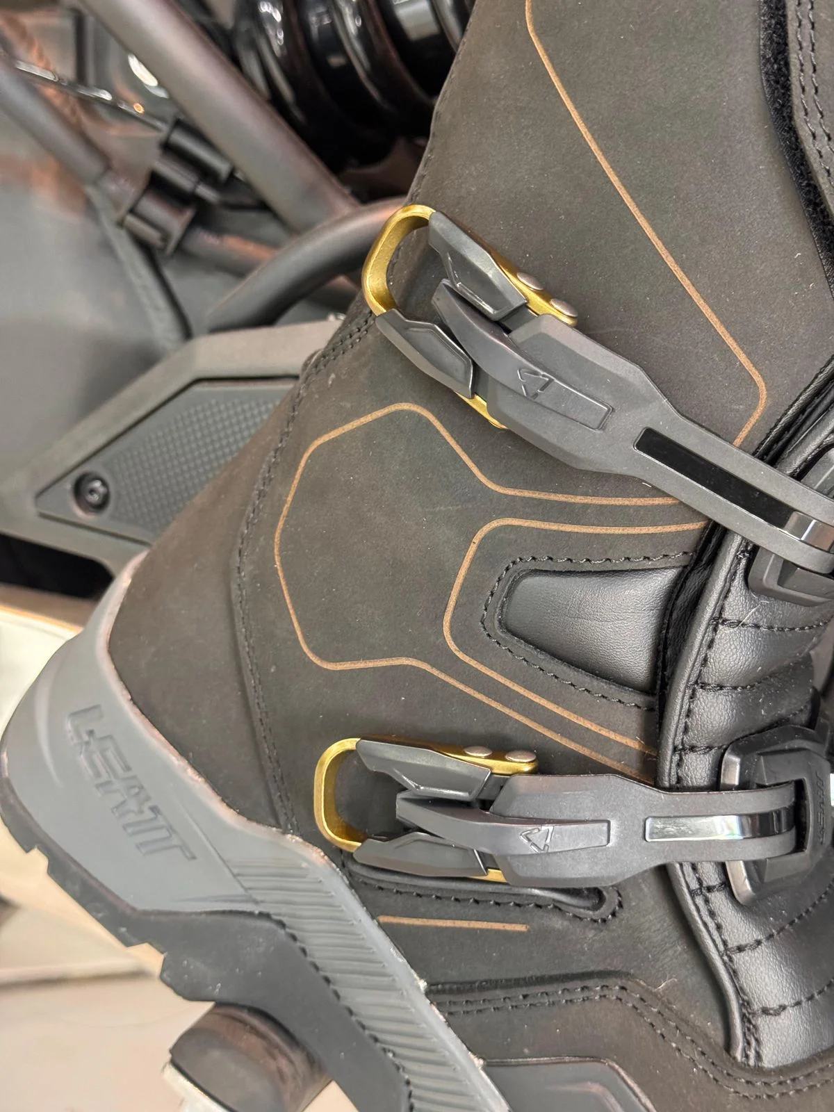 Bota Leatt Adventure Hydradri 7.5 Preto - Spinelli Motos Boutique