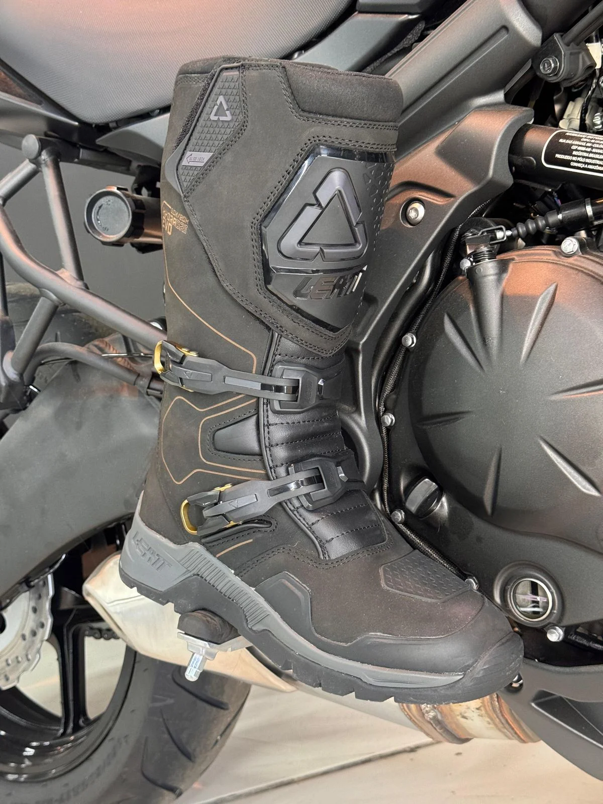 Bota Leatt Adventure Hydradri 7.5 Preto - Spinelli Motos Boutique