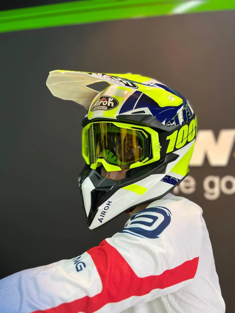 Capacete Airoh Wraap 2025 Feel Amarelo/Azul Brilho - Spinelli