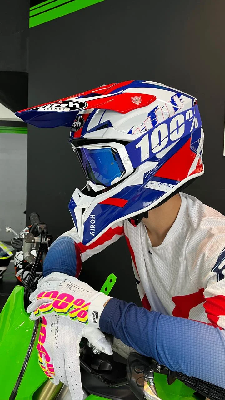 Capacete Airoh Wraap 2025 Feel Azul/Vermelho Brilho - Spinelli