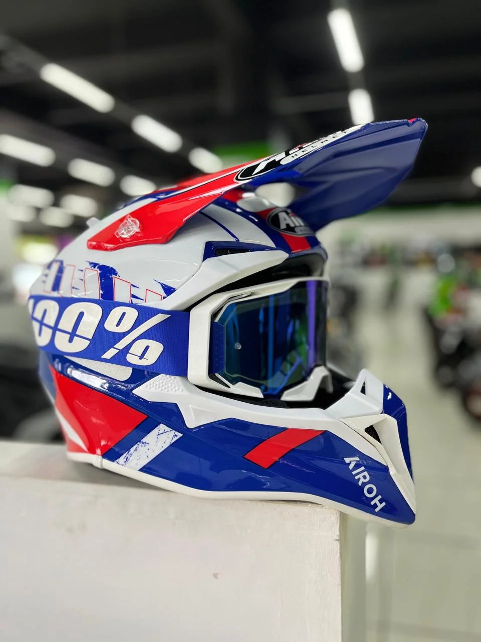 Capacete Airoh Wraap 2025 Feel Azul/Vermelho Brilho - Spinelli