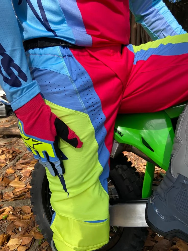 Conjunto Alpinestars Techstar Ocuri 24 Azul Claro/Amarelo Fluor