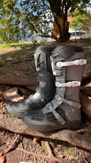bota-ims-revolution-preto-