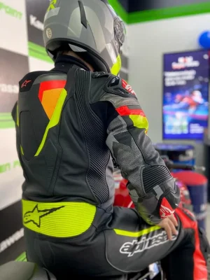 Macacão Alpinestars Atem v4 1 Peça Preto/Vermelho/Amarelo Fluor