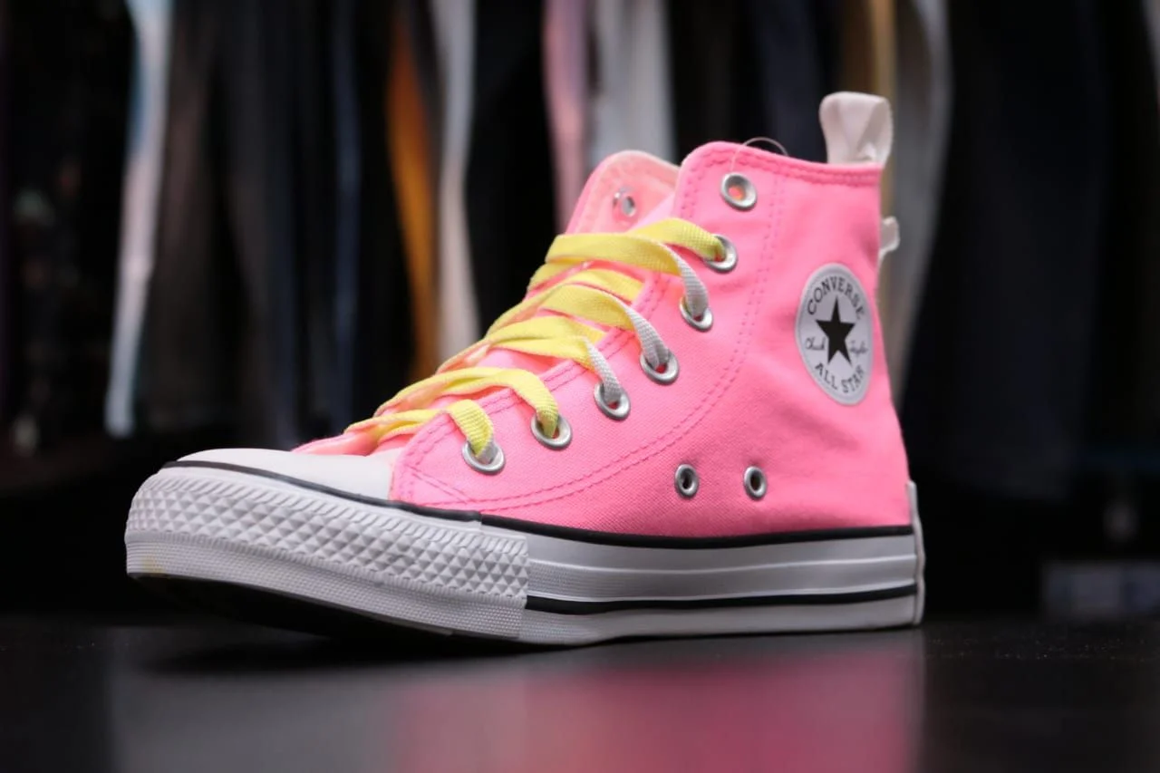 T NIS CONVERSE CT13320001 ROSA FLUOR AMARELO FLUOR BRANCO Snoopy