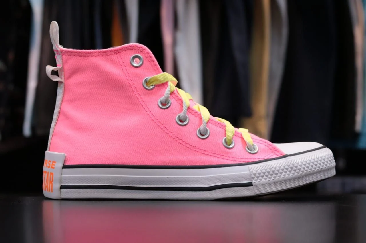 T NIS CONVERSE CT13320001 ROSA FLUOR AMARELO FLUOR BRANCO Snoopy